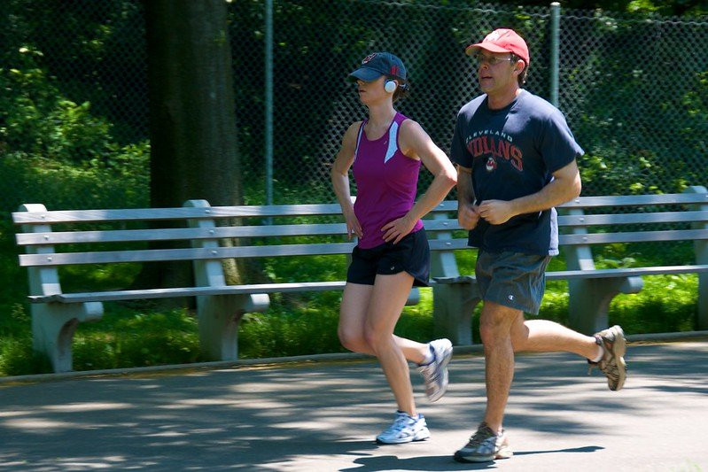 wear light clothes when jogging